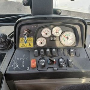 foto traktorbagr CAT 442 E joystick (s SPZ)