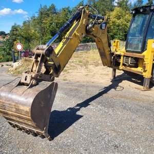 foto traktorbagr CAT 428E (SPZ) rypadlo-nakladač