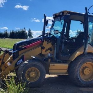 foto traktorbagr CAT 428E (SPZ) rypadlo-nakladač