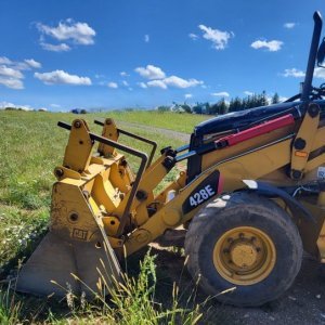 foto traktorbagr CAT 428E (SPZ) rypadlo-nakladač