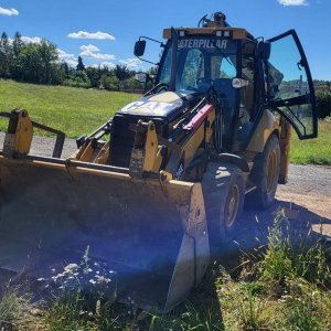 foto traktorbagr CAT 428E (SPZ) rypadlo-nakladač