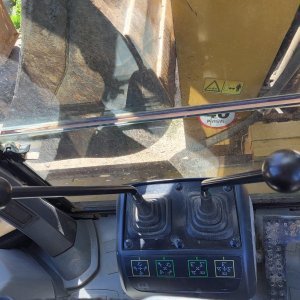 foto traktorbagr CAT 428E (SPZ) rypadlo-nakladač