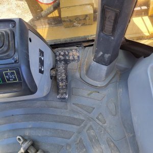 foto traktorbagr CAT 428E (SPZ) rypadlo-nakladač