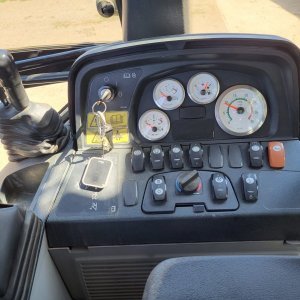 foto traktorbagr CAT 428E (SPZ) rypadlo-nakladač